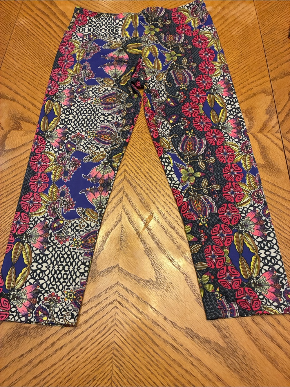 Onzie Vibrant Floral Pattern cropped Leggings in size S/M - Picture 3 of 6